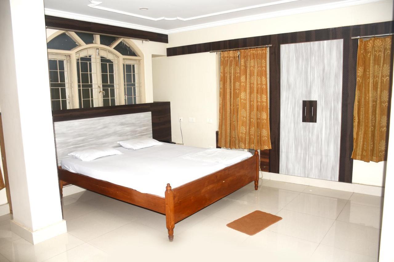 Hotel Trinath Nayagarh 外观 照片